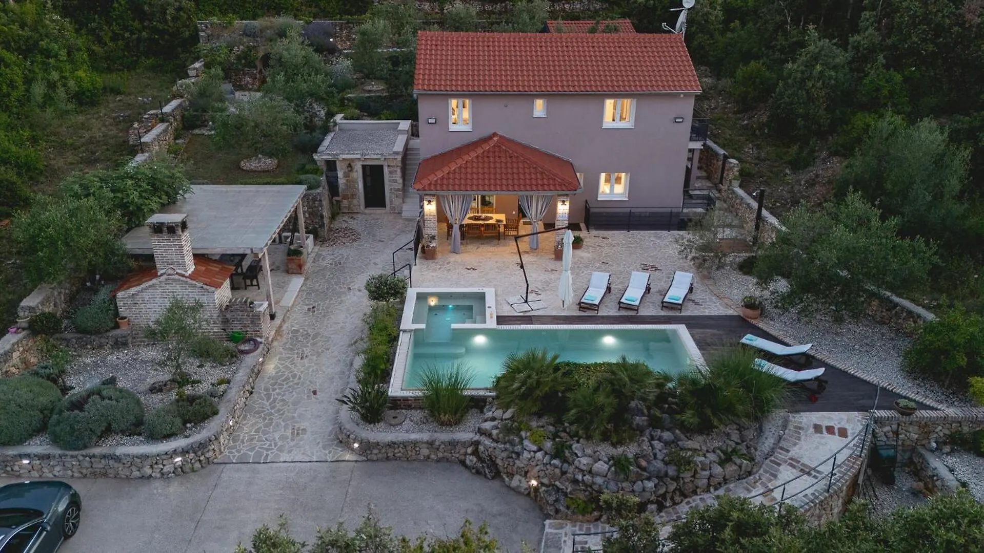 Sutomiscica Villa Island Gem