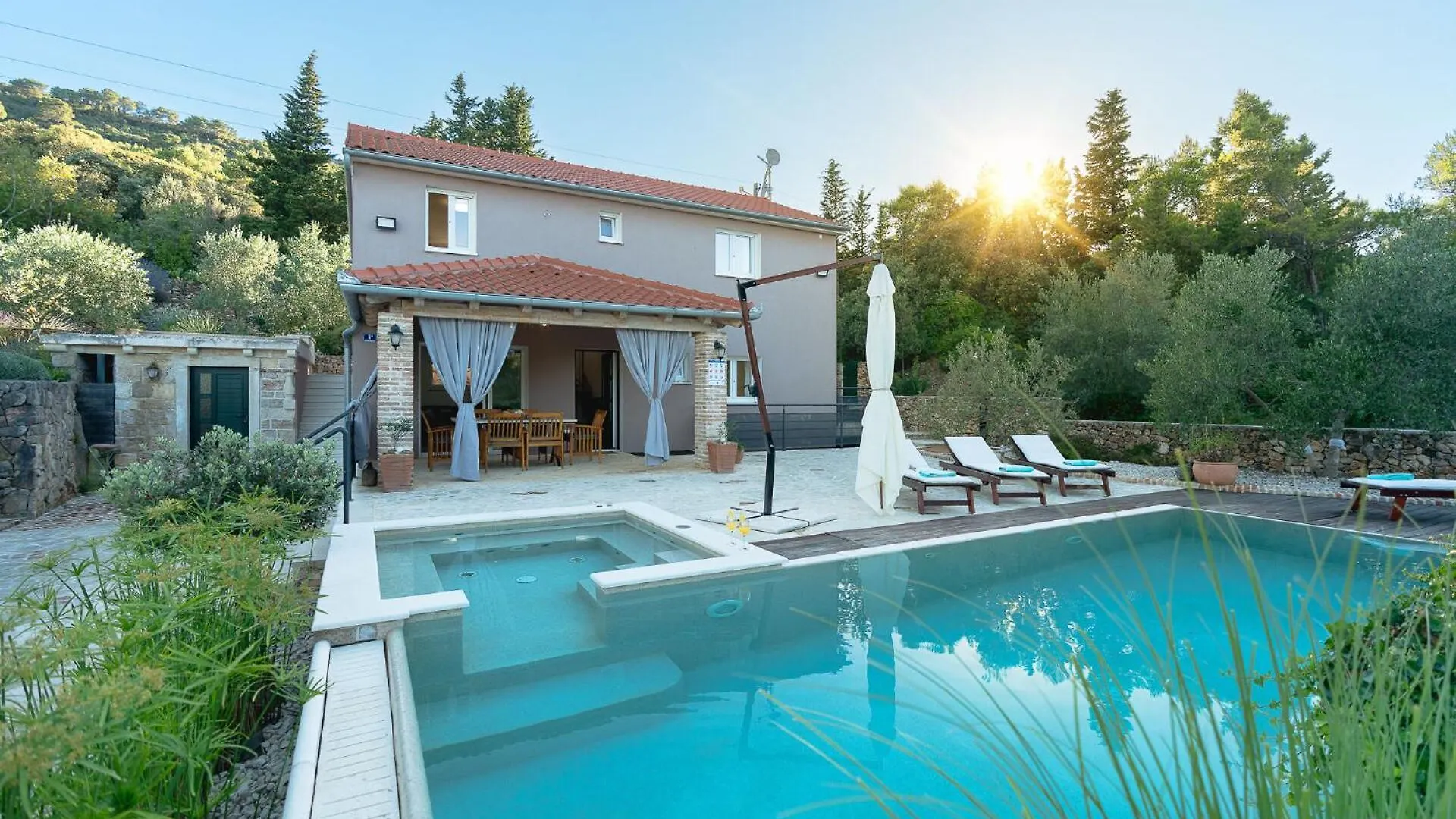 Sutomiscica Villa Island Gem