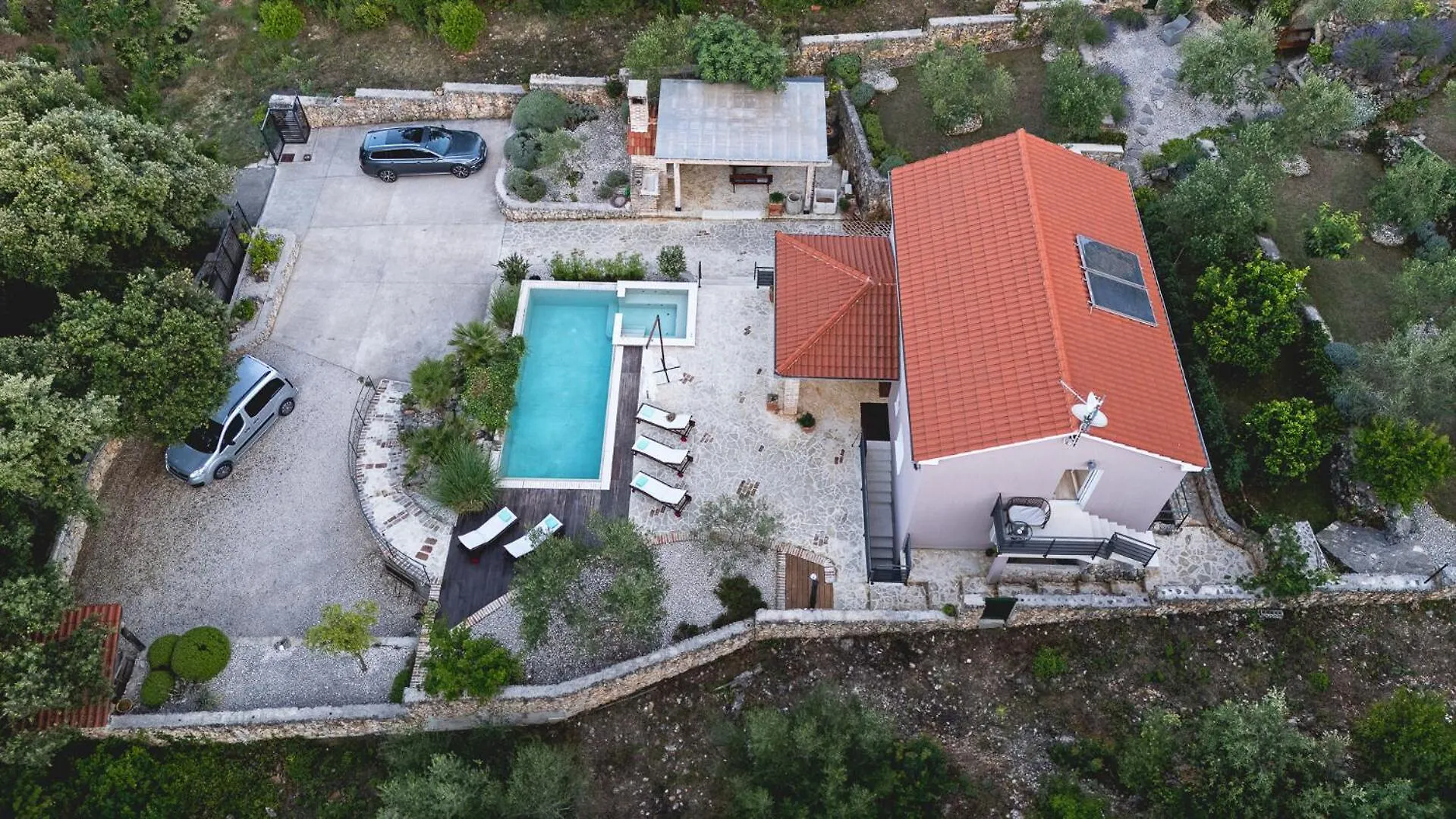 Sutomiscica Villa Island Gem